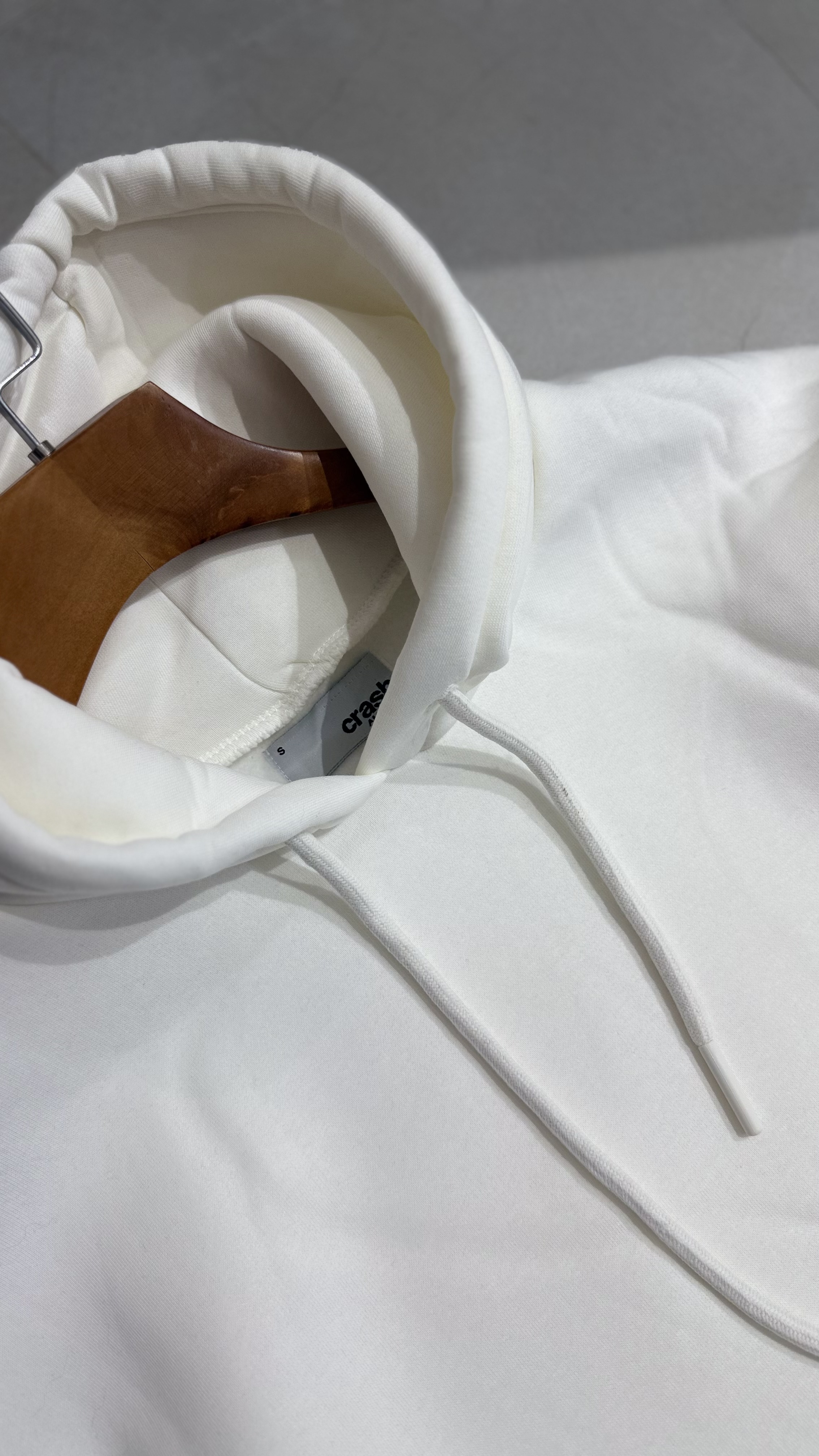 BASIC CRASH HOODIE